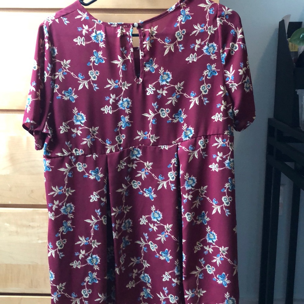 Floral pattern blouse. - Picture 2 of 2